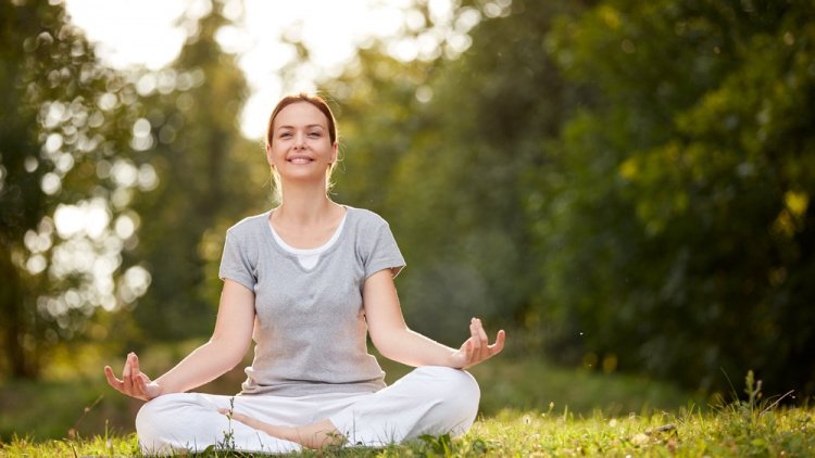 Meditación matutina para mujeres: beneficios y secretos